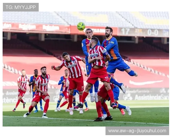 深度解析足球比赛中滑铲战术的应用要点与攻防转换策略全面分析